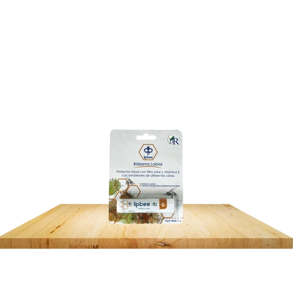 Este producto cosmetico cposee filtro solar y Vitamina E para la salud de los labios.